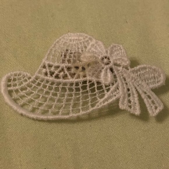 VINTAGE CROCHET HAT BROOCH PIN JOIE d' offrir - Picture 1 of 8